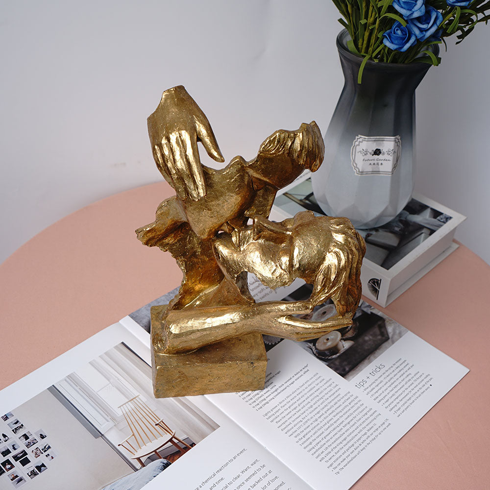 Creative Characters Kissing Artwork Sculptures